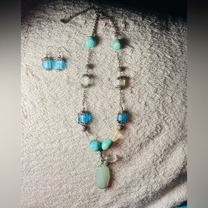 VTG 1970’s AvonTurquoise sea glass Necklace and Earring Set.